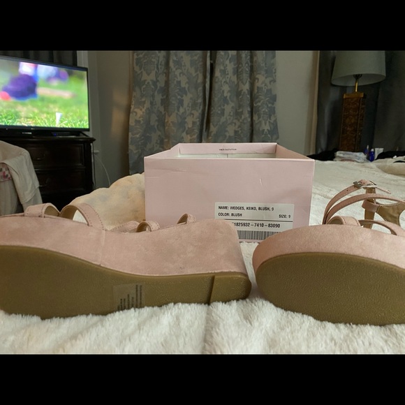 Brand New in Box Wedges Sz 9 - Picture 3 of 3